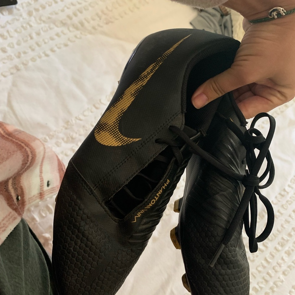Nike Phantom Soccer Cleats in Great shape!!! Worn 1 season.